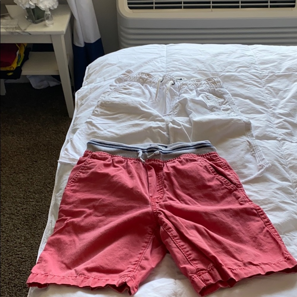🛑sold 2 oshkosh short for boys